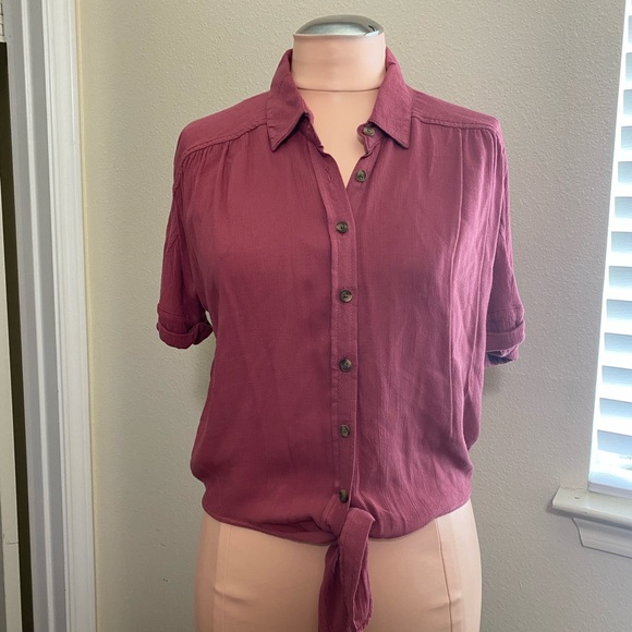 American Eagle Outfitters Tops - American eagle button down top ✨🌹